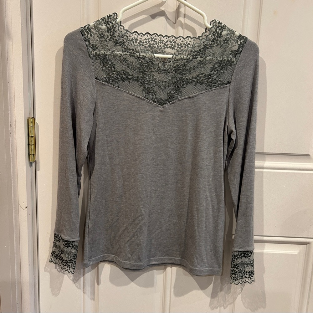 Chic Lace Detail Women's Gray Top